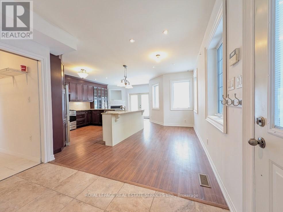 20 Holgate Street, Barrie, Ontario  L4N 2T5 - Photo 12 - S12885336