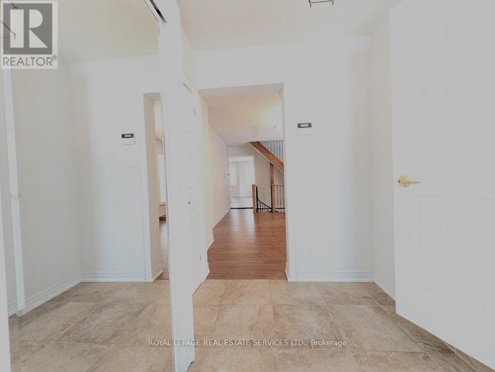 20 Holgate Street, Barrie, Ontario  L4N 2T5 - Photo 2 - S12885336