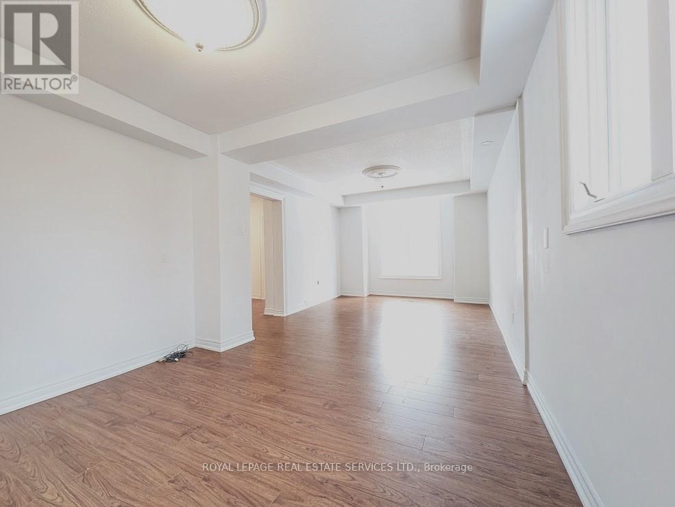 20 Holgate Street, Barrie, Ontario  L4N 2T5 - Photo 4 - S12885336