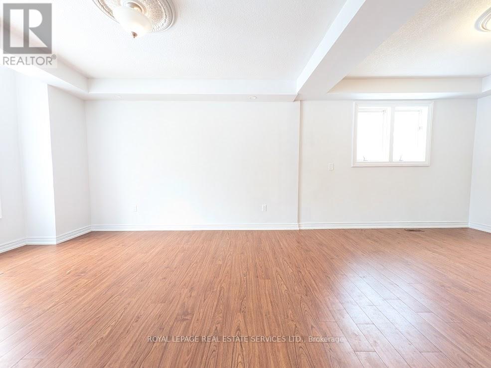 20 Holgate Street, Barrie, Ontario  L4N 2T5 - Photo 5 - S12885336