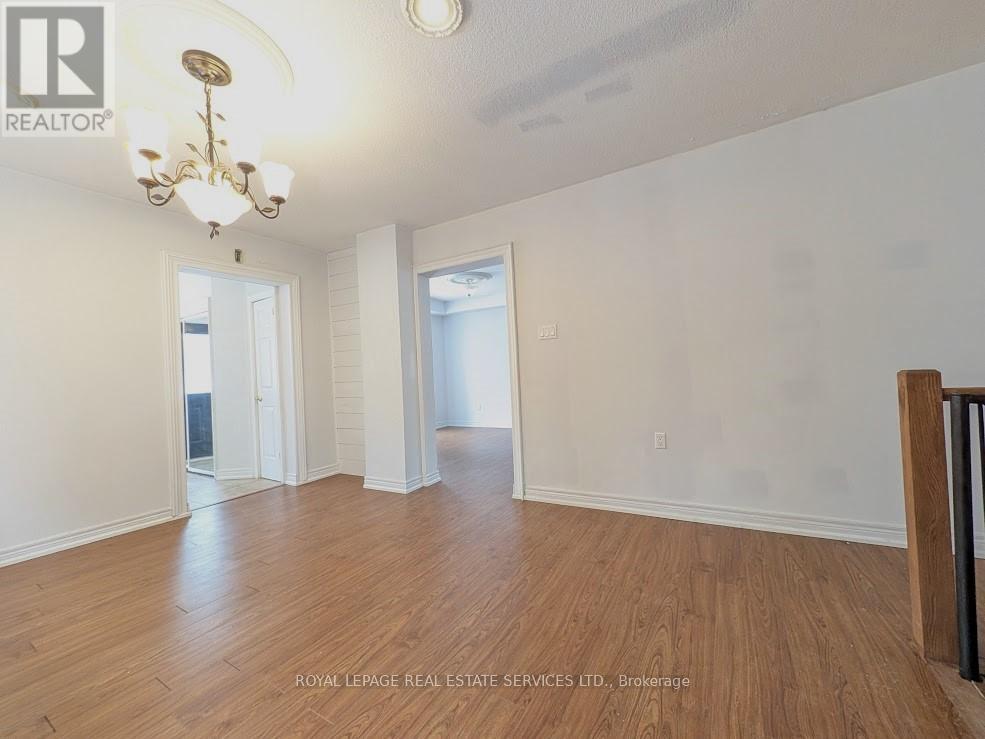 20 Holgate Street, Barrie, Ontario  L4N 2T5 - Photo 9 - S12885336