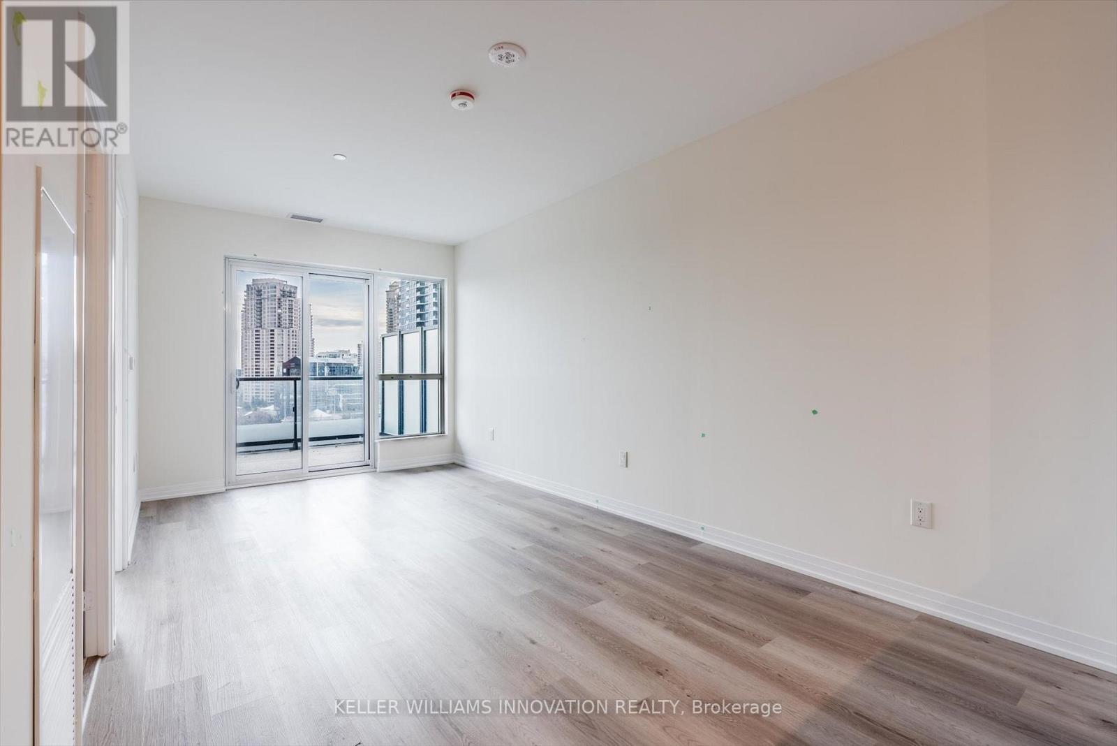 702 - 15 Watergarden Drive, Mississauga, Ontario  L5R 0H4 - Photo 10 - W12885346