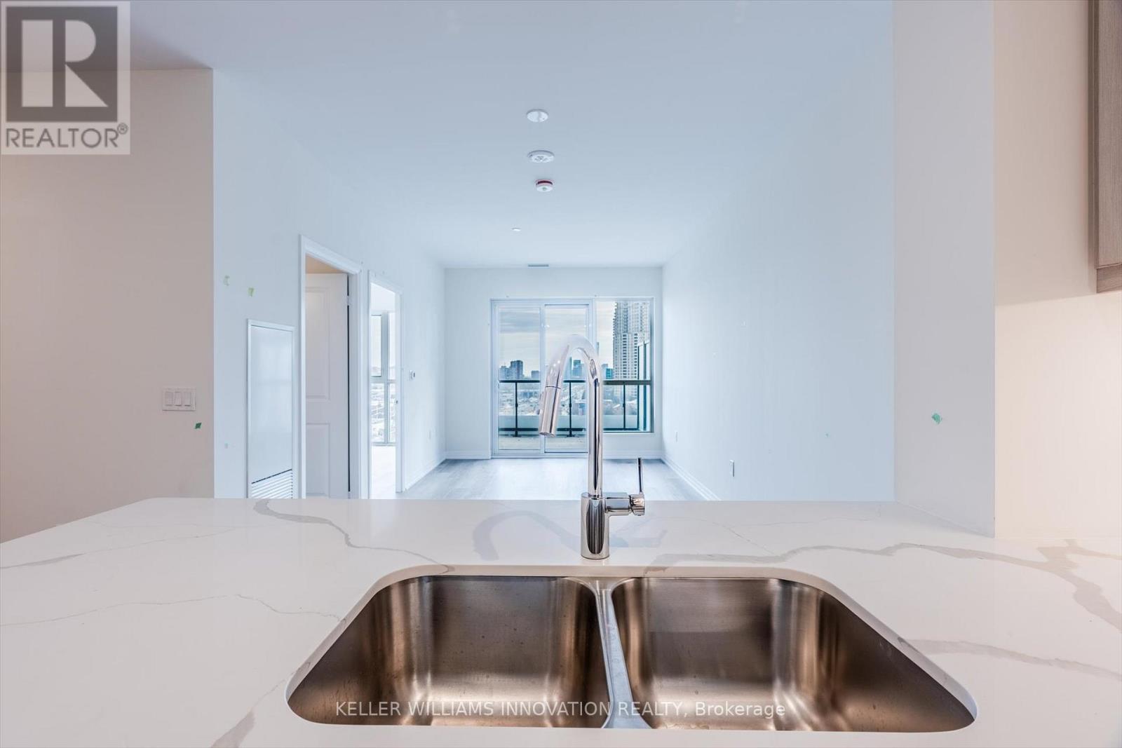 702 - 15 Watergarden Drive, Mississauga, Ontario  L5R 0H4 - Photo 11 - W12885346