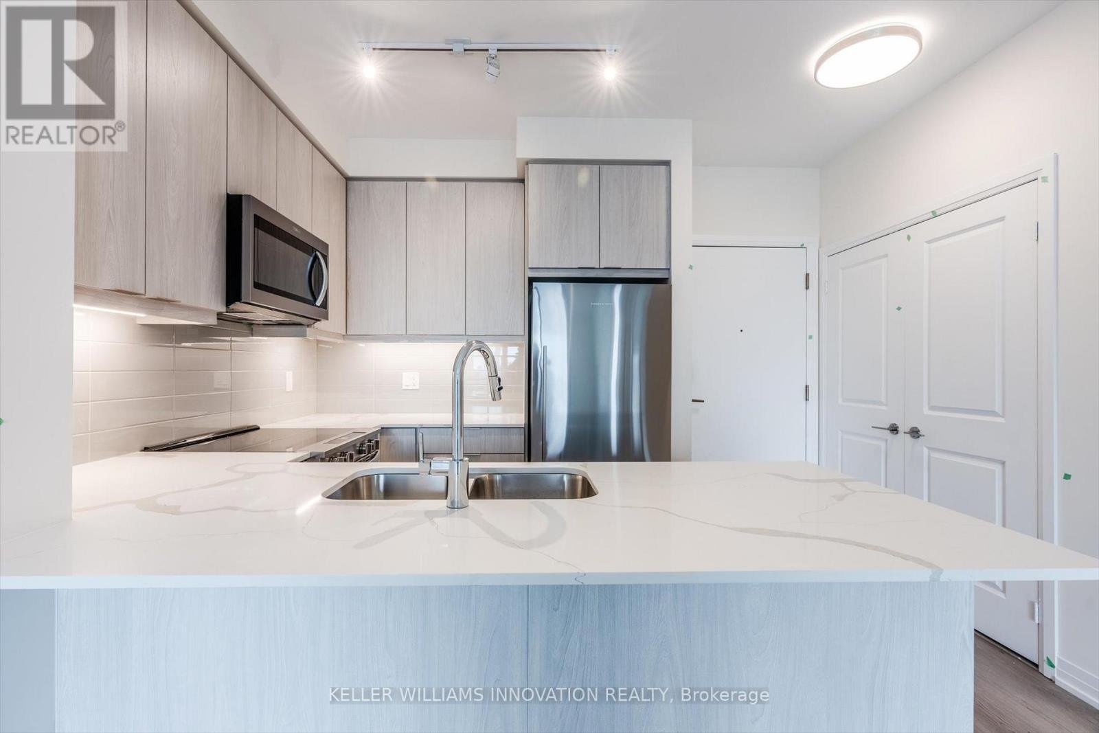 702 - 15 Watergarden Drive, Mississauga, Ontario  L5R 0H4 - Photo 12 - W12885346