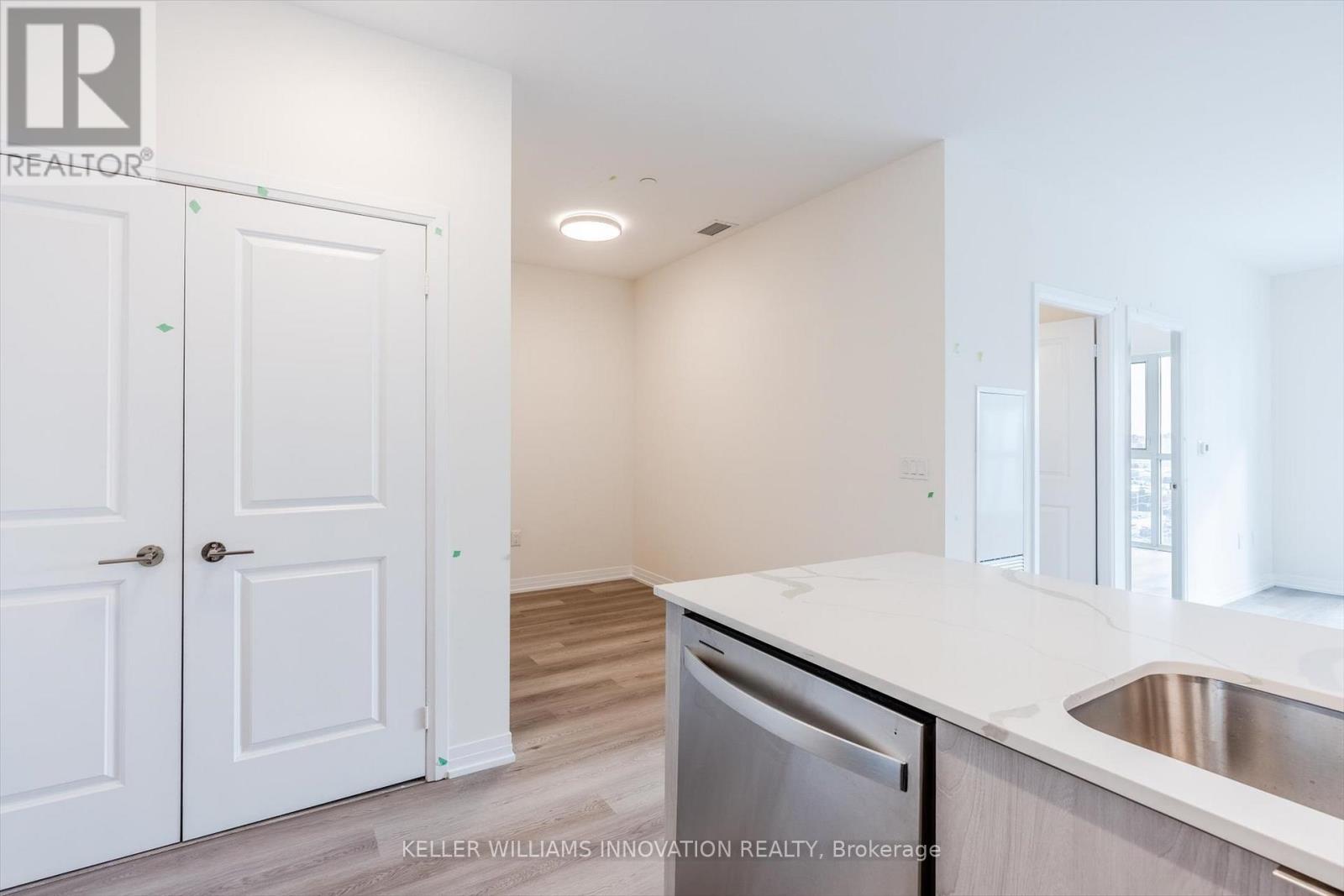 702 - 15 Watergarden Drive, Mississauga, Ontario  L5R 0H4 - Photo 14 - W12885346