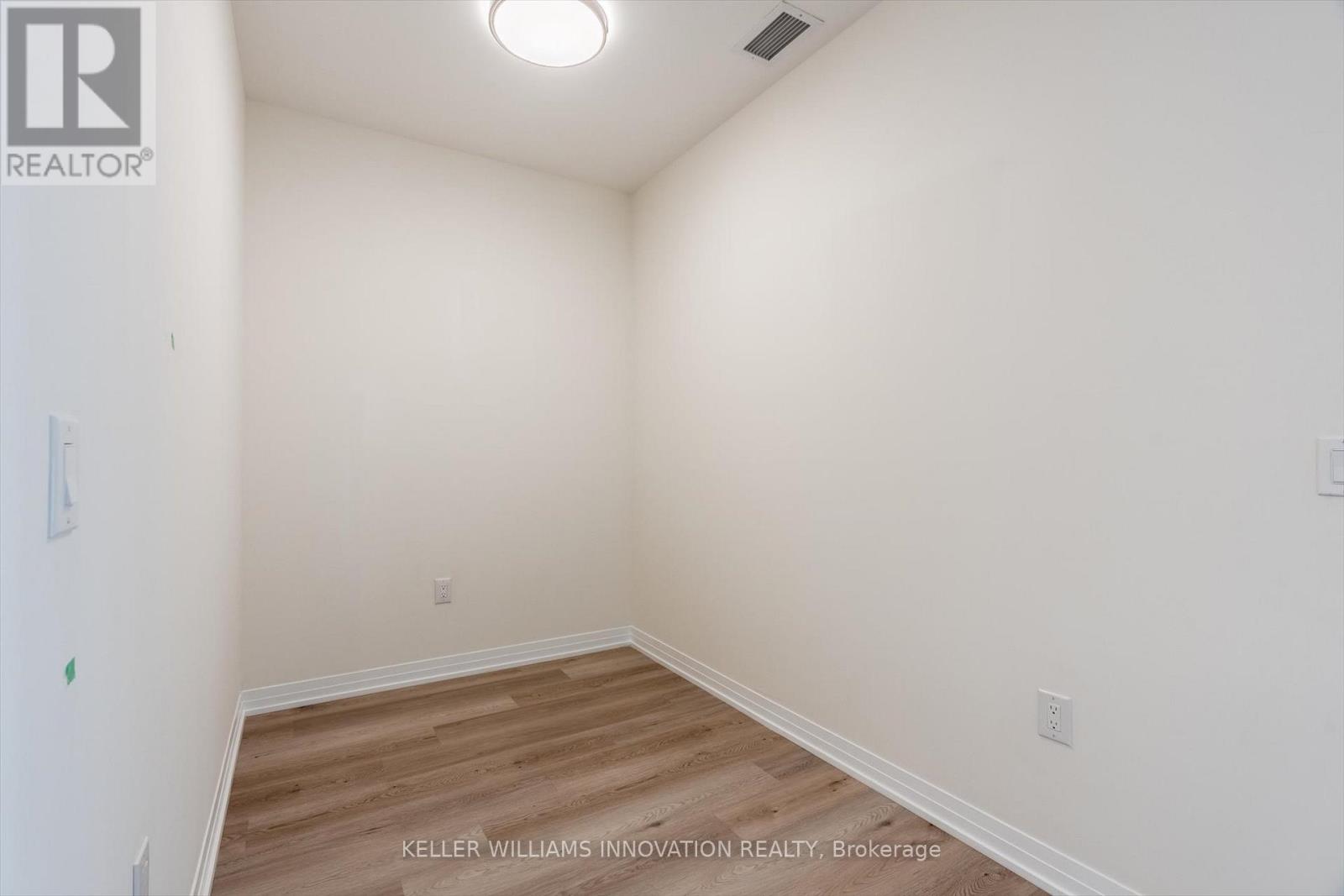 702 - 15 Watergarden Drive, Mississauga, Ontario  L5R 0H4 - Photo 24 - W12885346