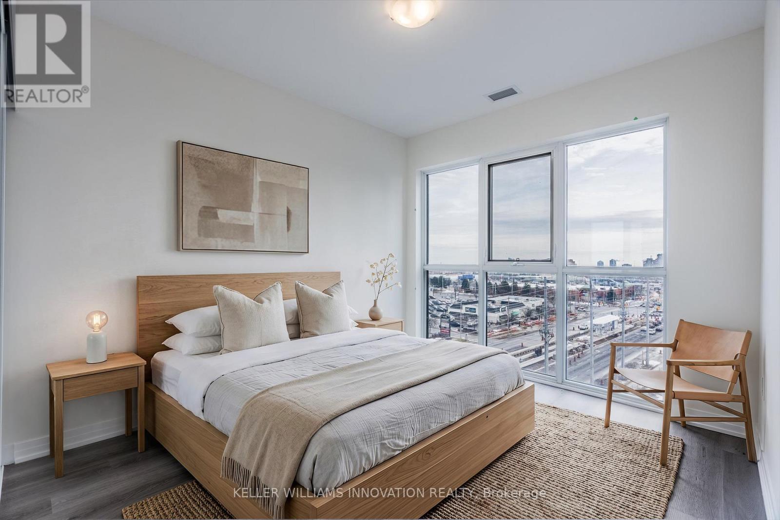 702 - 15 Watergarden Drive, Mississauga, Ontario  L5R 0H4 - Photo 5 - W12885346