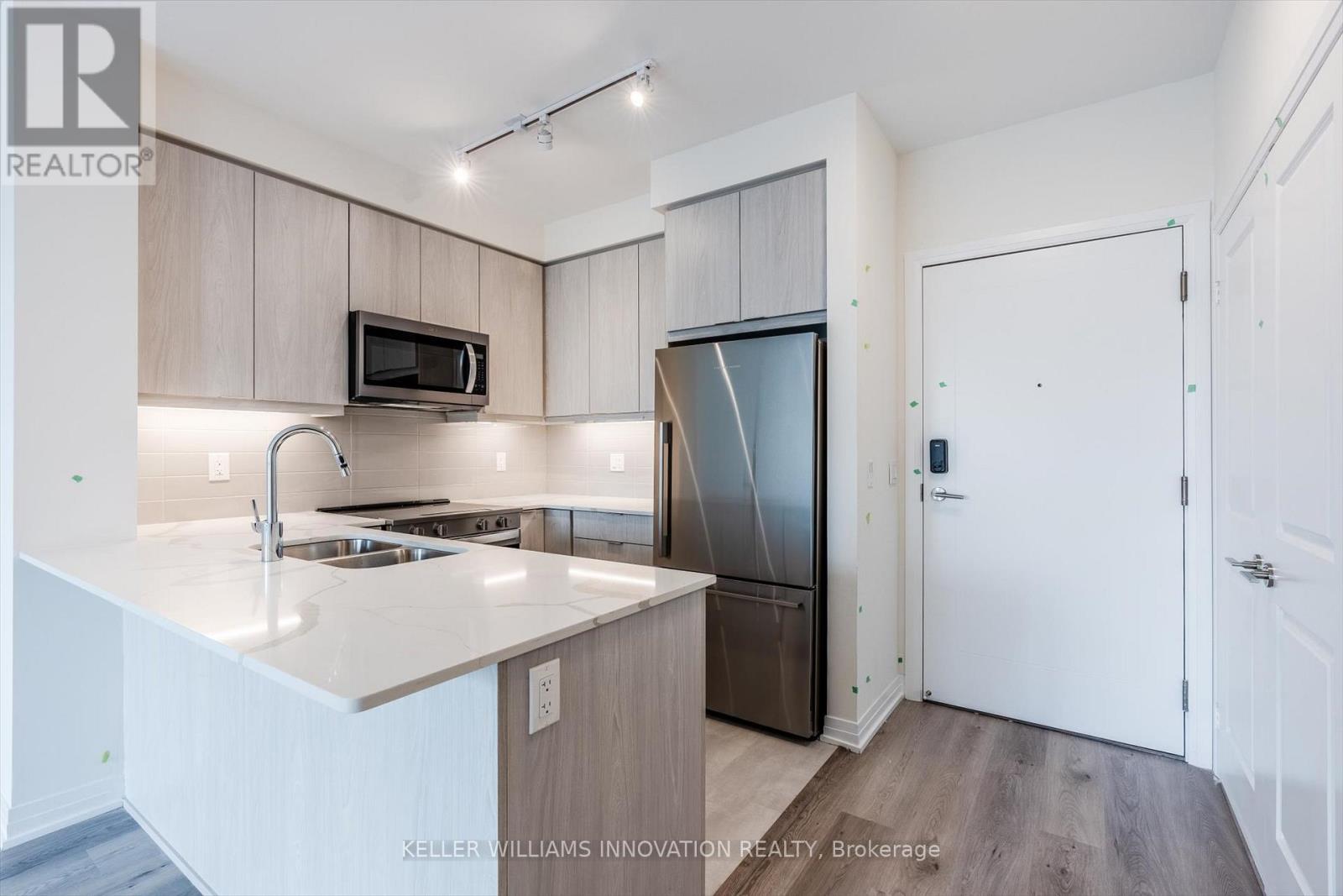 702 - 15 Watergarden Drive, Mississauga, Ontario  L5R 0H4 - Photo 8 - W12885346