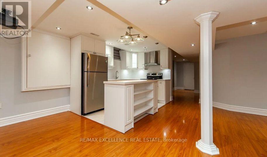 3262 Crimson King Circle, Mississauga, Ontario  L5N 8M8 - Photo 2 - W12885356