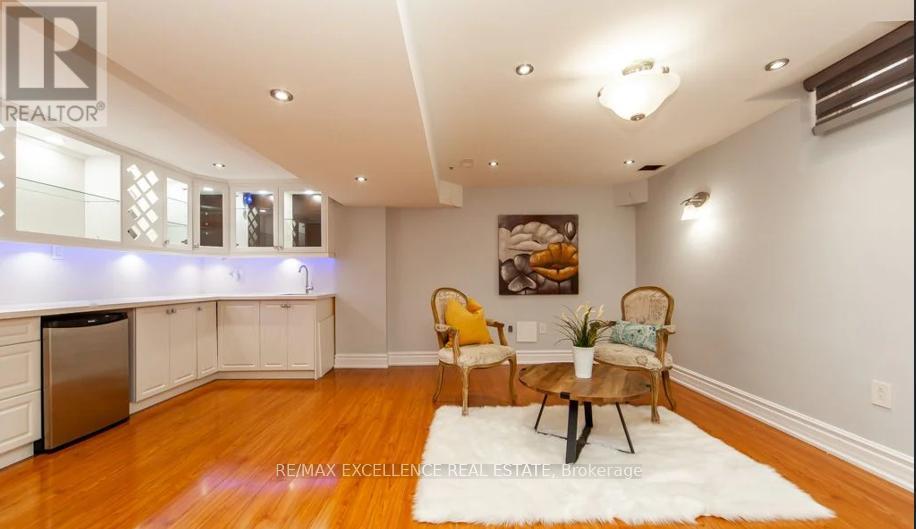 3262 Crimson King Circle, Mississauga, Ontario  L5N 8M8 - Photo 3 - W12885356