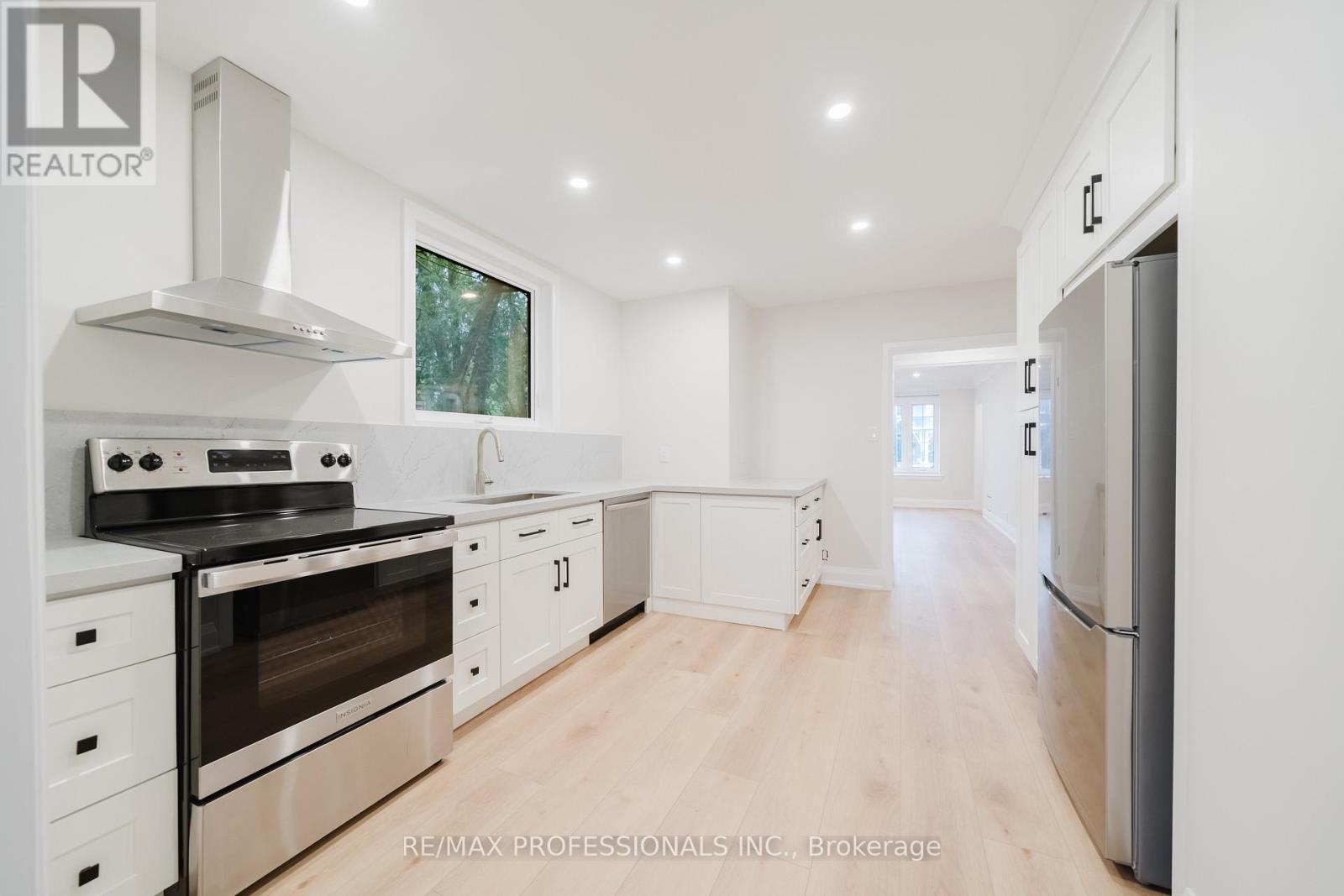 370 Delaware Avenue, Burlington, Ontario  L7R 3B5 - Photo 11 - W12885368