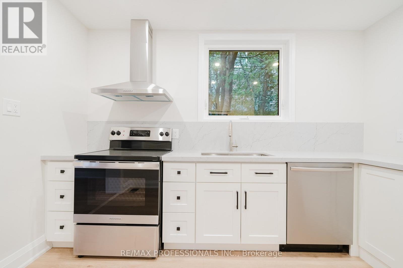 370 Delaware Avenue, Burlington, Ontario  L7R 3B5 - Photo 12 - W12885368