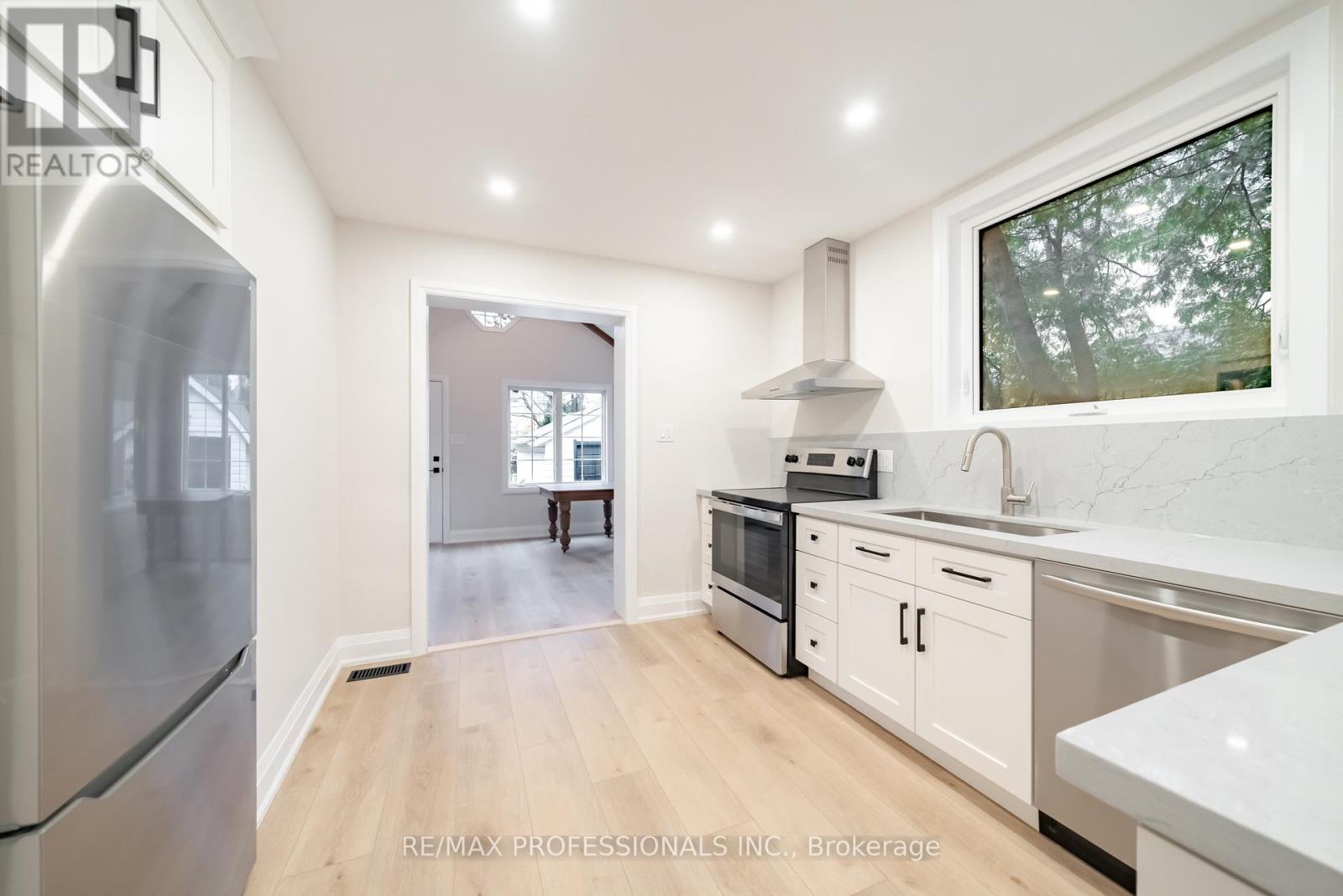 370 Delaware Avenue, Burlington, Ontario  L7R 3B5 - Photo 14 - W12885368