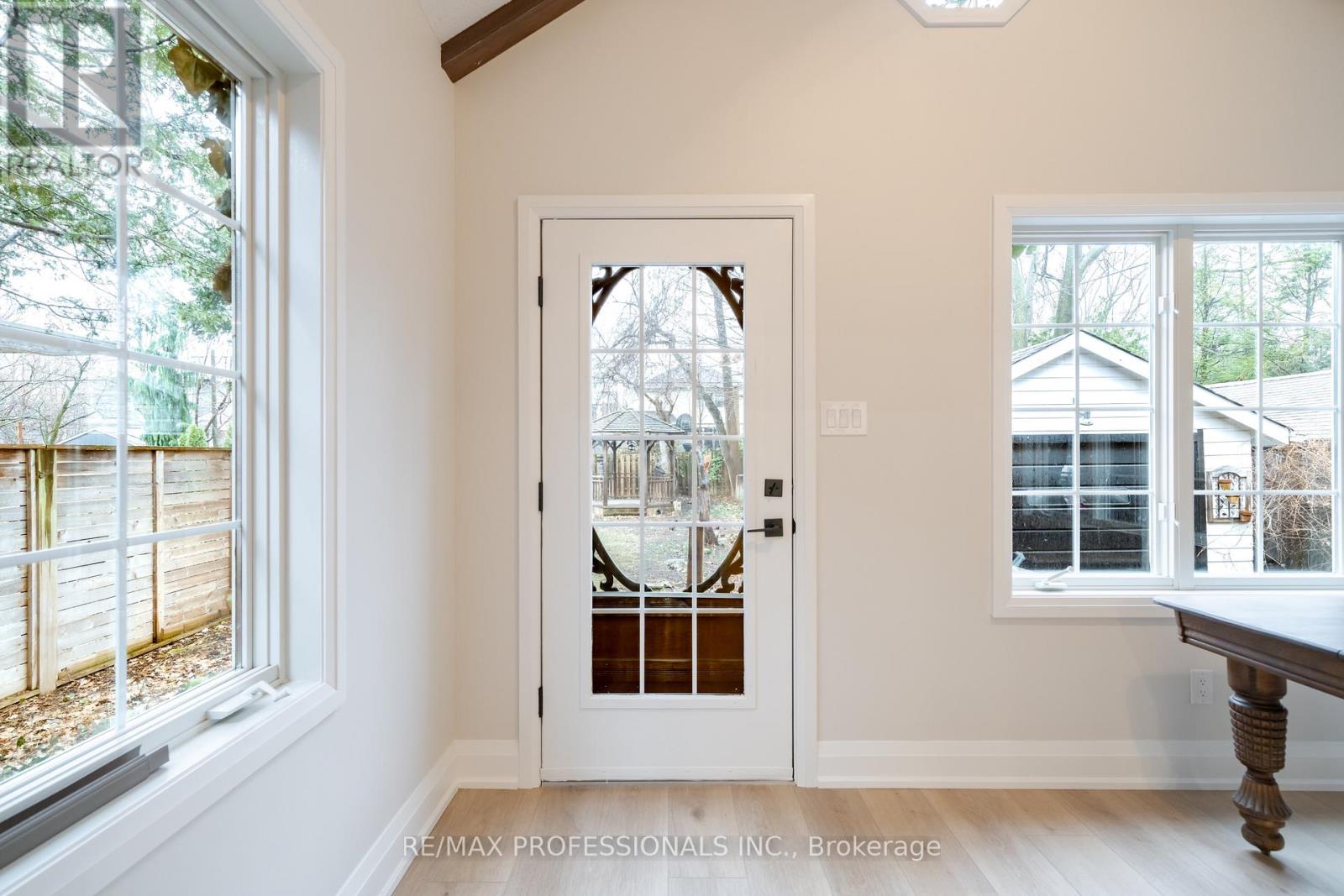 370 Delaware Avenue, Burlington, Ontario  L7R 3B5 - Photo 17 - W12885368