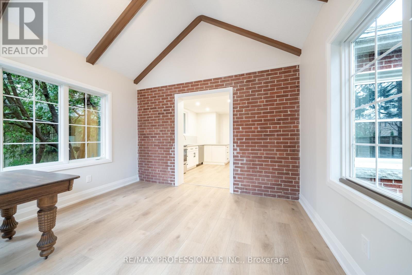 370 Delaware Avenue, Burlington, Ontario  L7R 3B5 - Photo 18 - W12885368