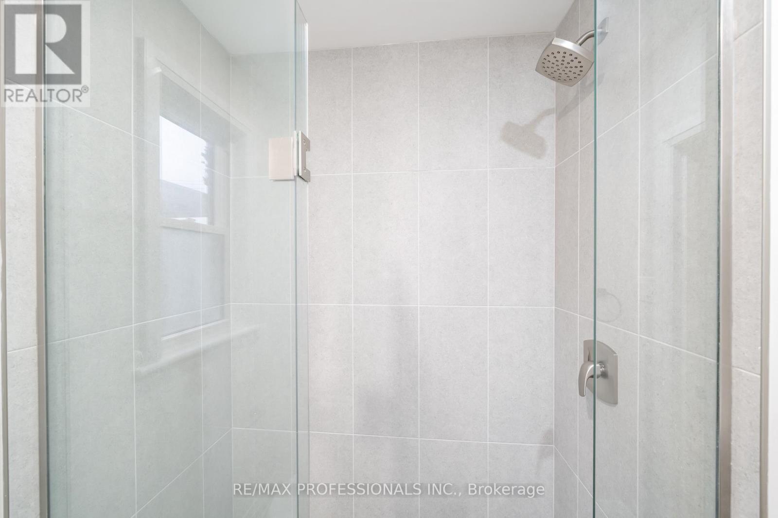 370 Delaware Avenue, Burlington, Ontario  L7R 3B5 - Photo 20 - W12885368