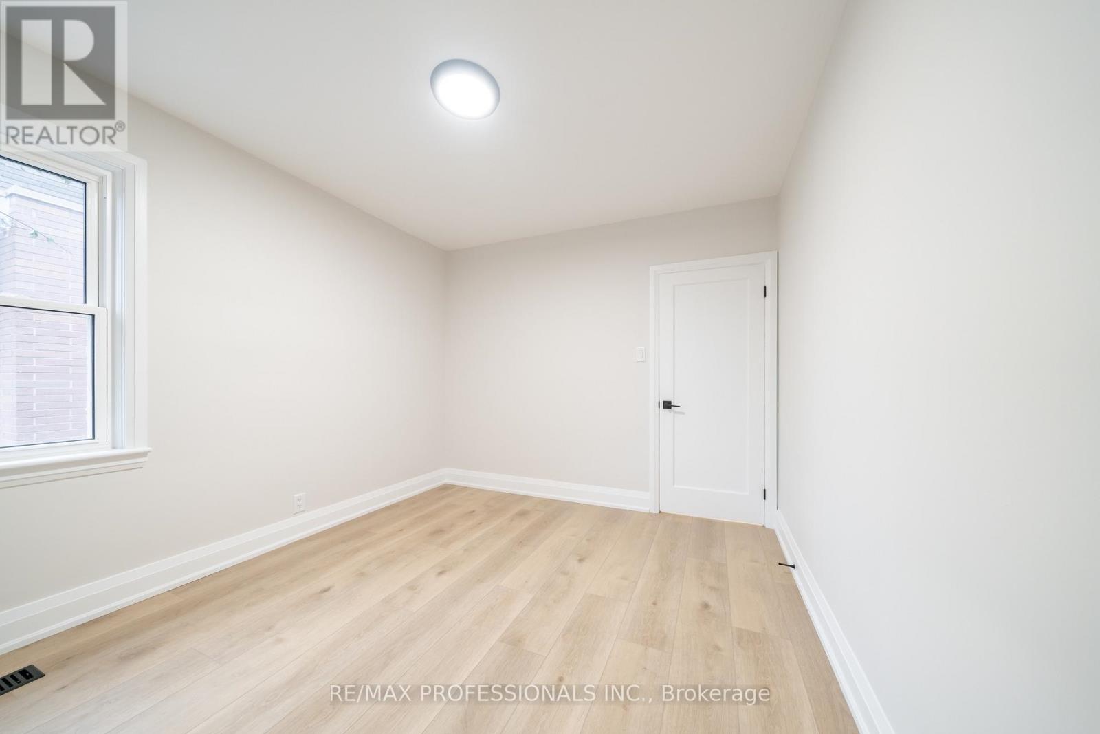 370 Delaware Avenue, Burlington, Ontario  L7R 3B5 - Photo 22 - W12885368