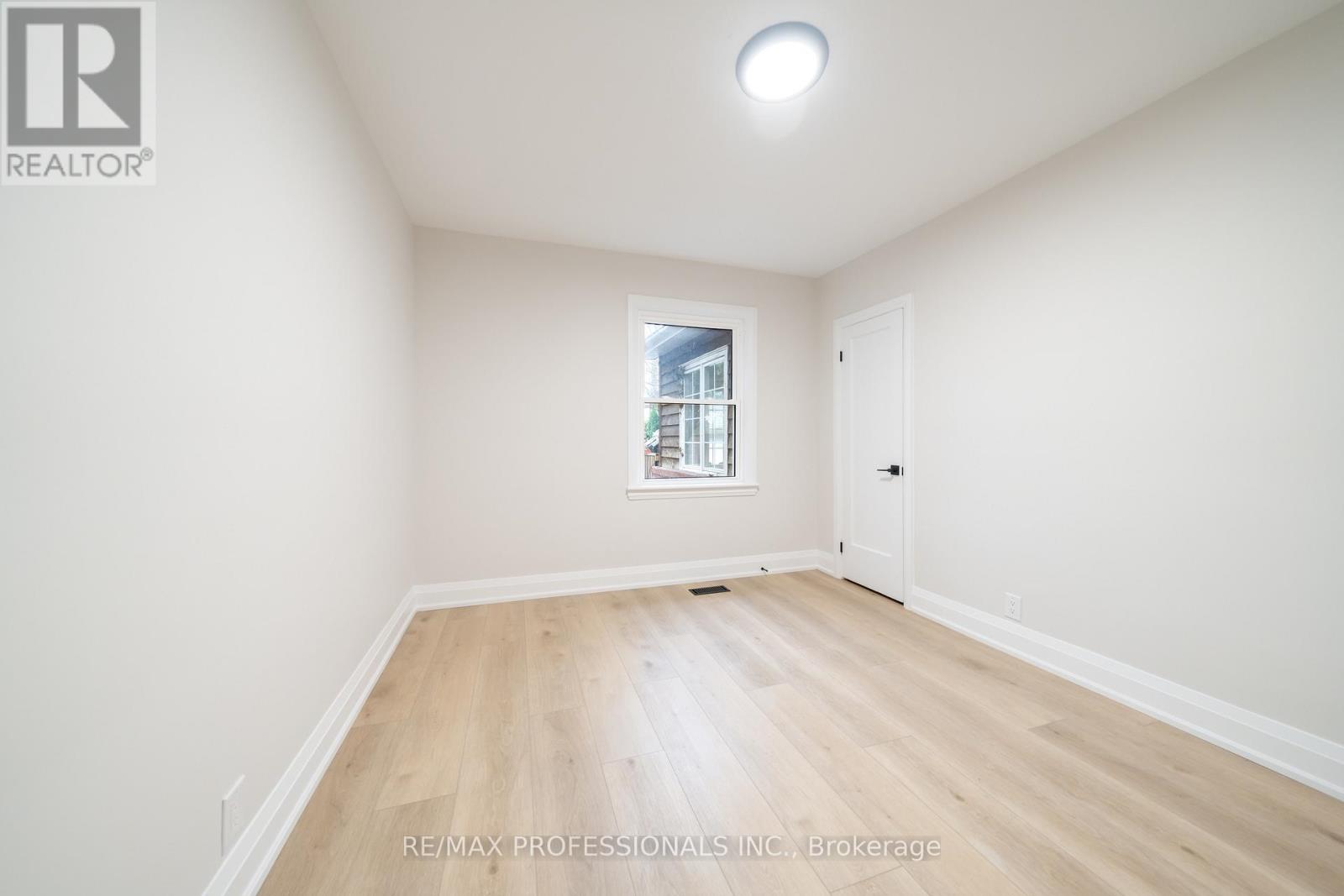 370 Delaware Avenue, Burlington, Ontario  L7R 3B5 - Photo 24 - W12885368