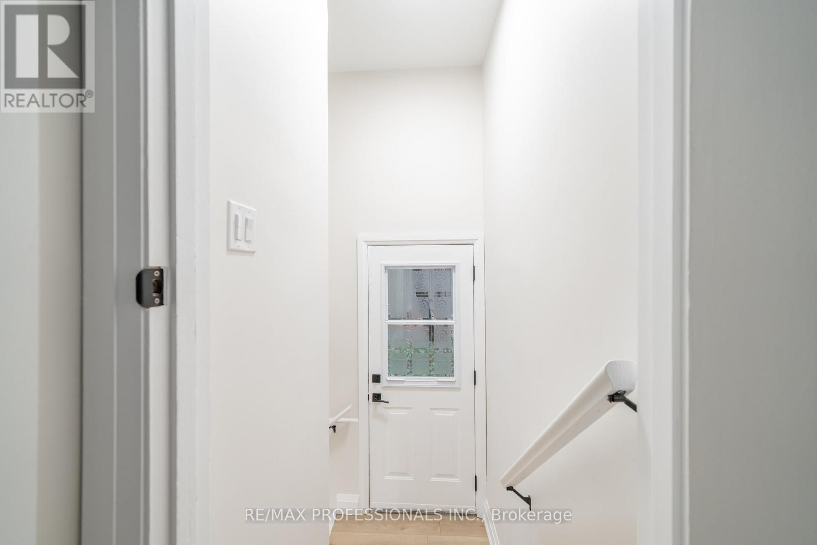 370 Delaware Avenue, Burlington, Ontario  L7R 3B5 - Photo 25 - W12885368