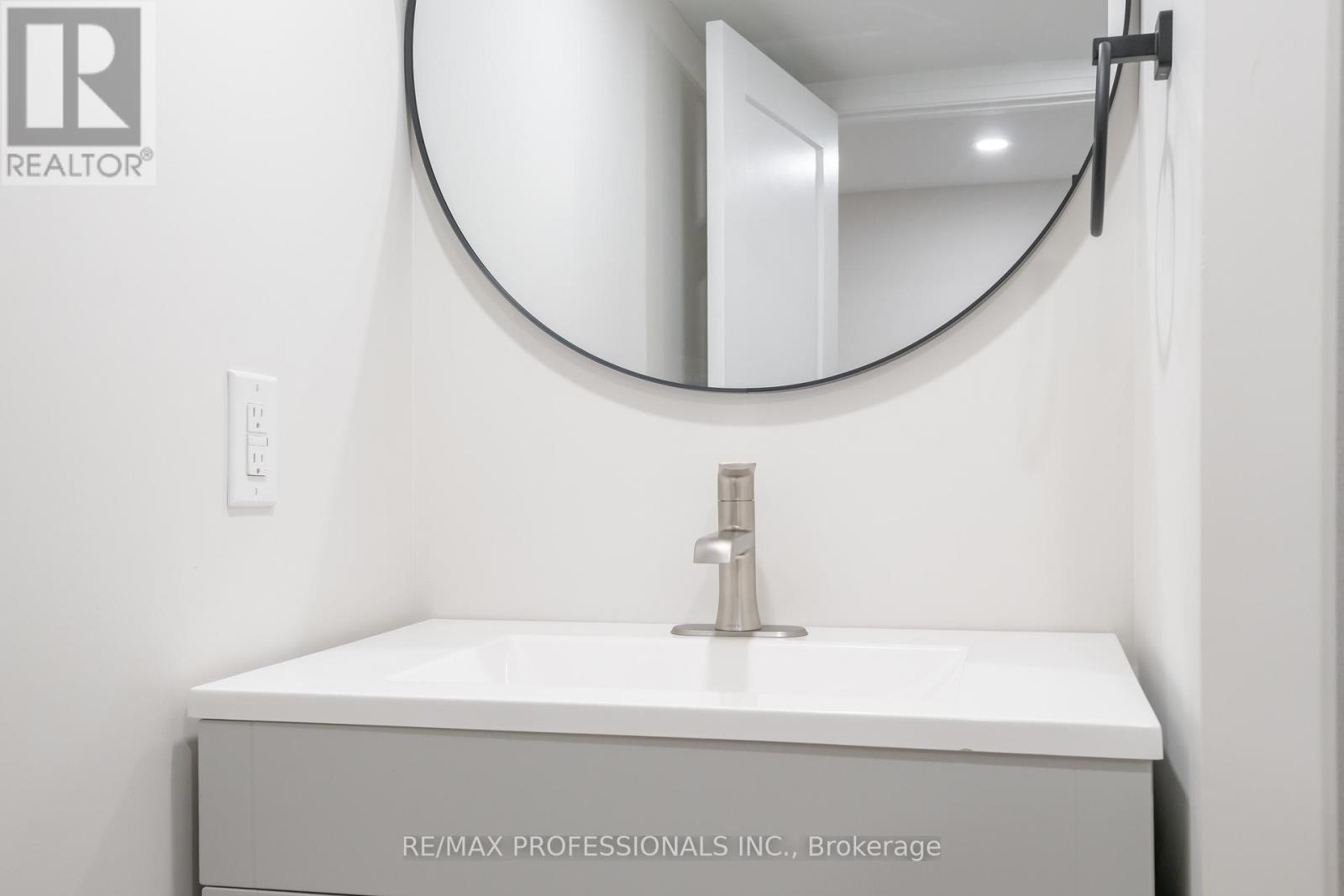 370 Delaware Avenue, Burlington, Ontario  L7R 3B5 - Photo 27 - W12885368