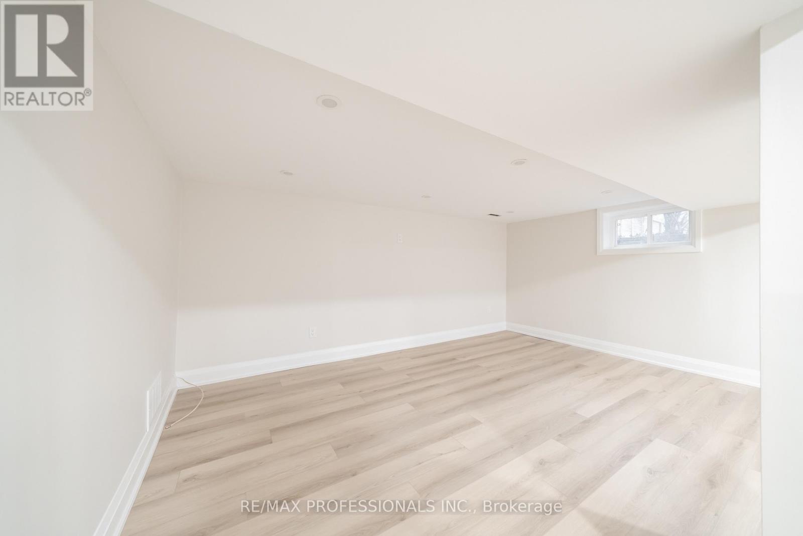 370 Delaware Avenue, Burlington, Ontario  L7R 3B5 - Photo 29 - W12885368