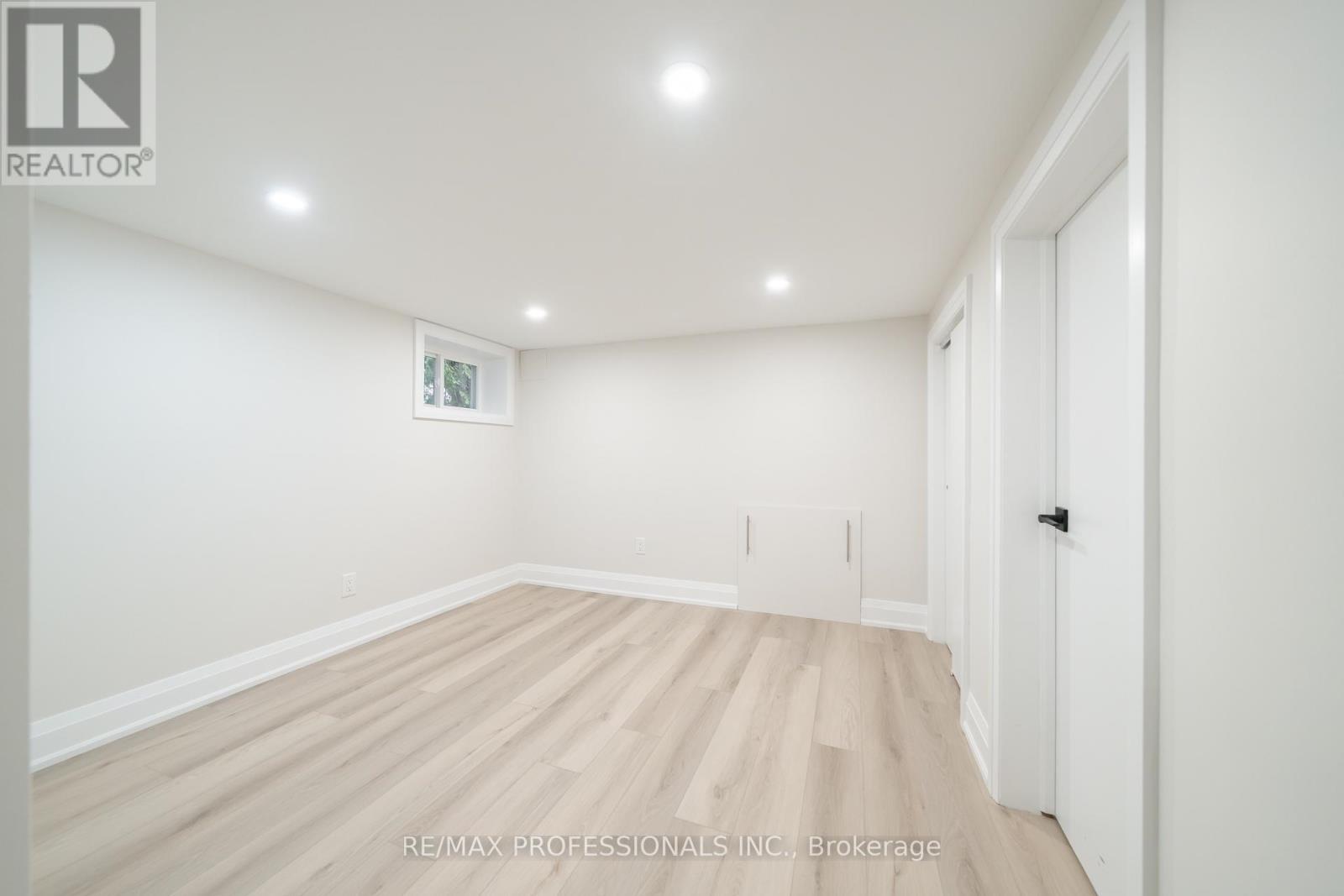 370 Delaware Avenue, Burlington, Ontario  L7R 3B5 - Photo 32 - W12885368