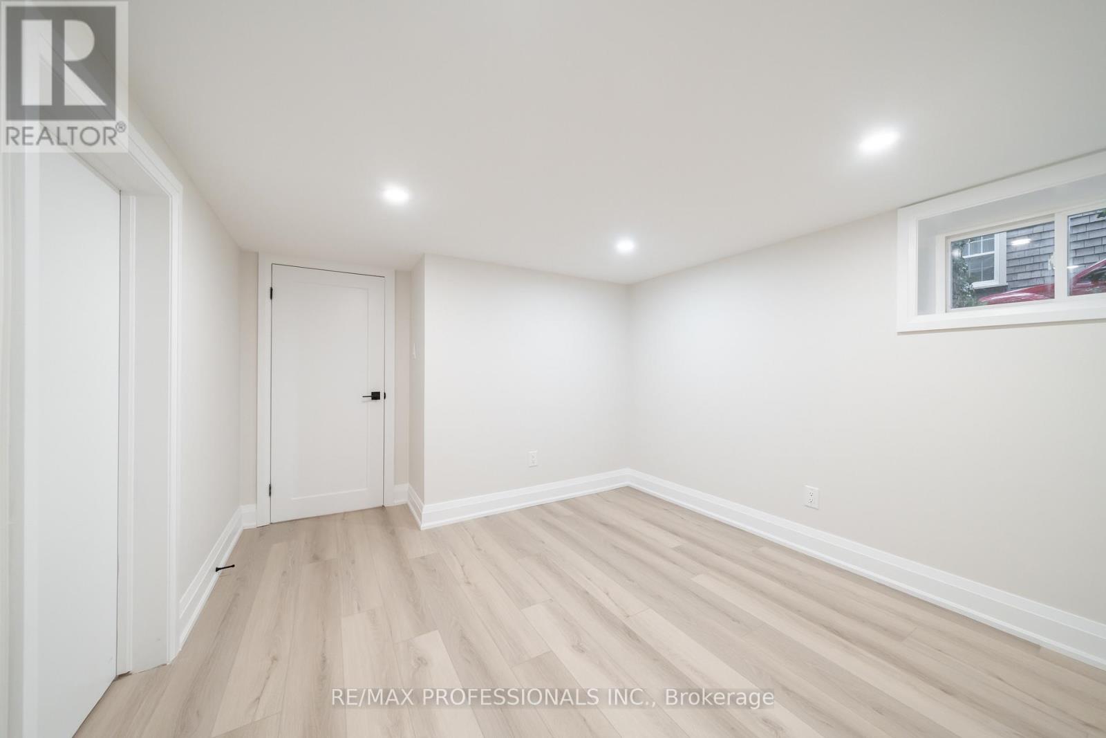 370 Delaware Avenue, Burlington, Ontario  L7R 3B5 - Photo 33 - W12885368