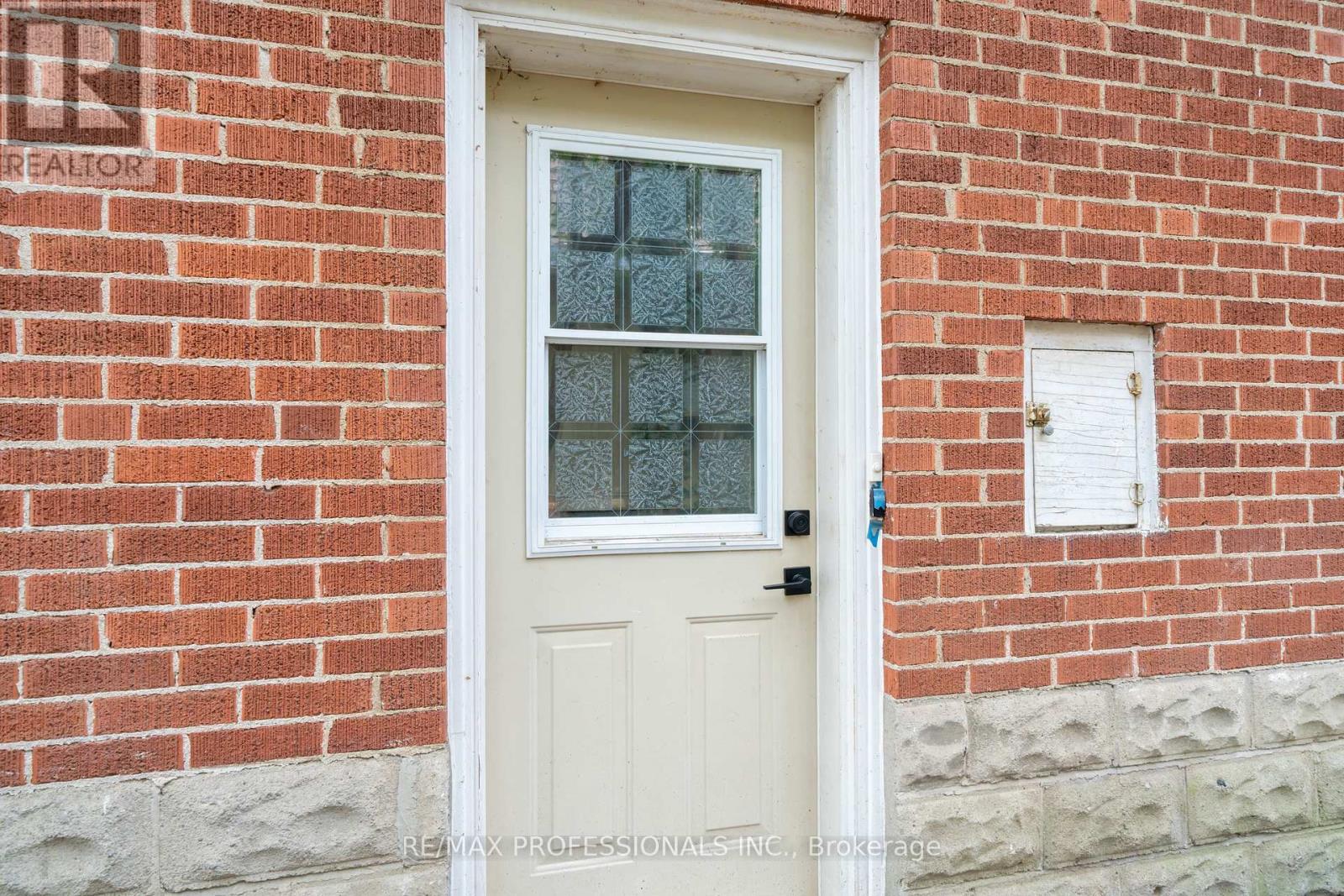 370 Delaware Avenue, Burlington, Ontario  L7R 3B5 - Photo 34 - W12885368