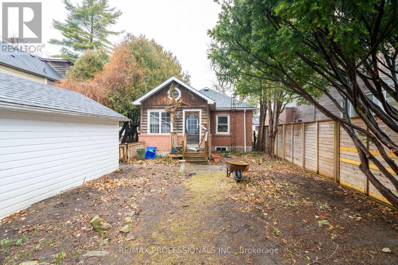 370 Delaware Avenue, Burlington, Ontario  L7R 3B5 - Photo 37 - W12885368