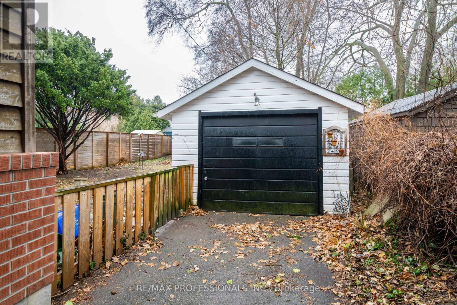 370 Delaware Avenue, Burlington, Ontario  L7R 3B5 - Photo 38 - W12885368