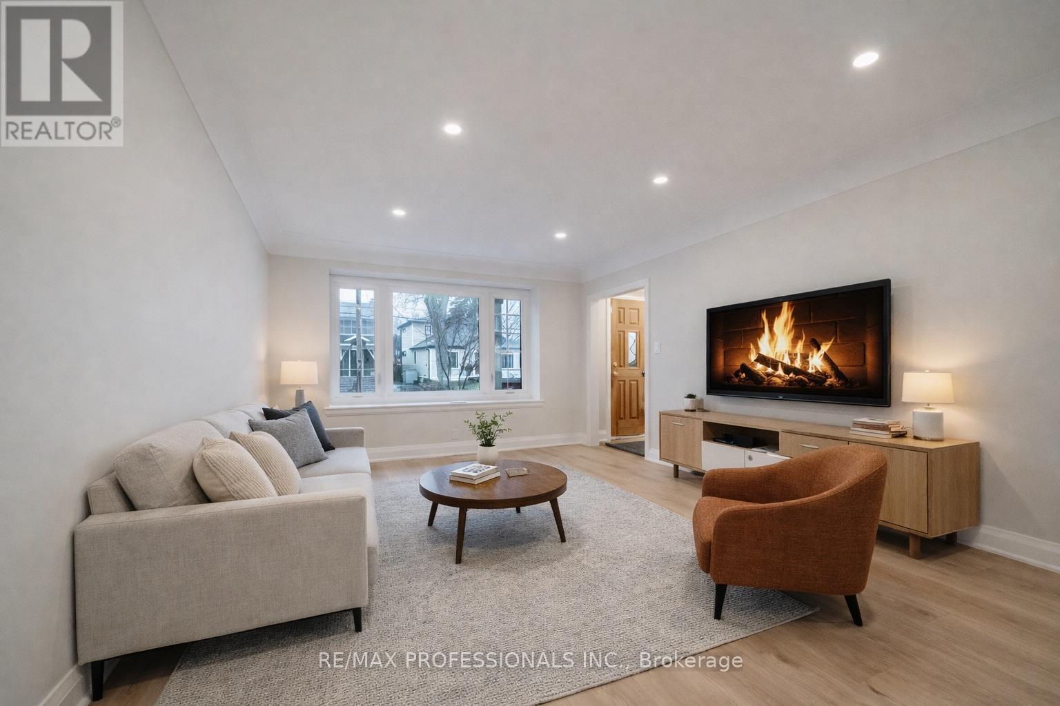 370 Delaware Avenue, Burlington, Ontario  L7R 3B5 - Photo 6 - W12885368