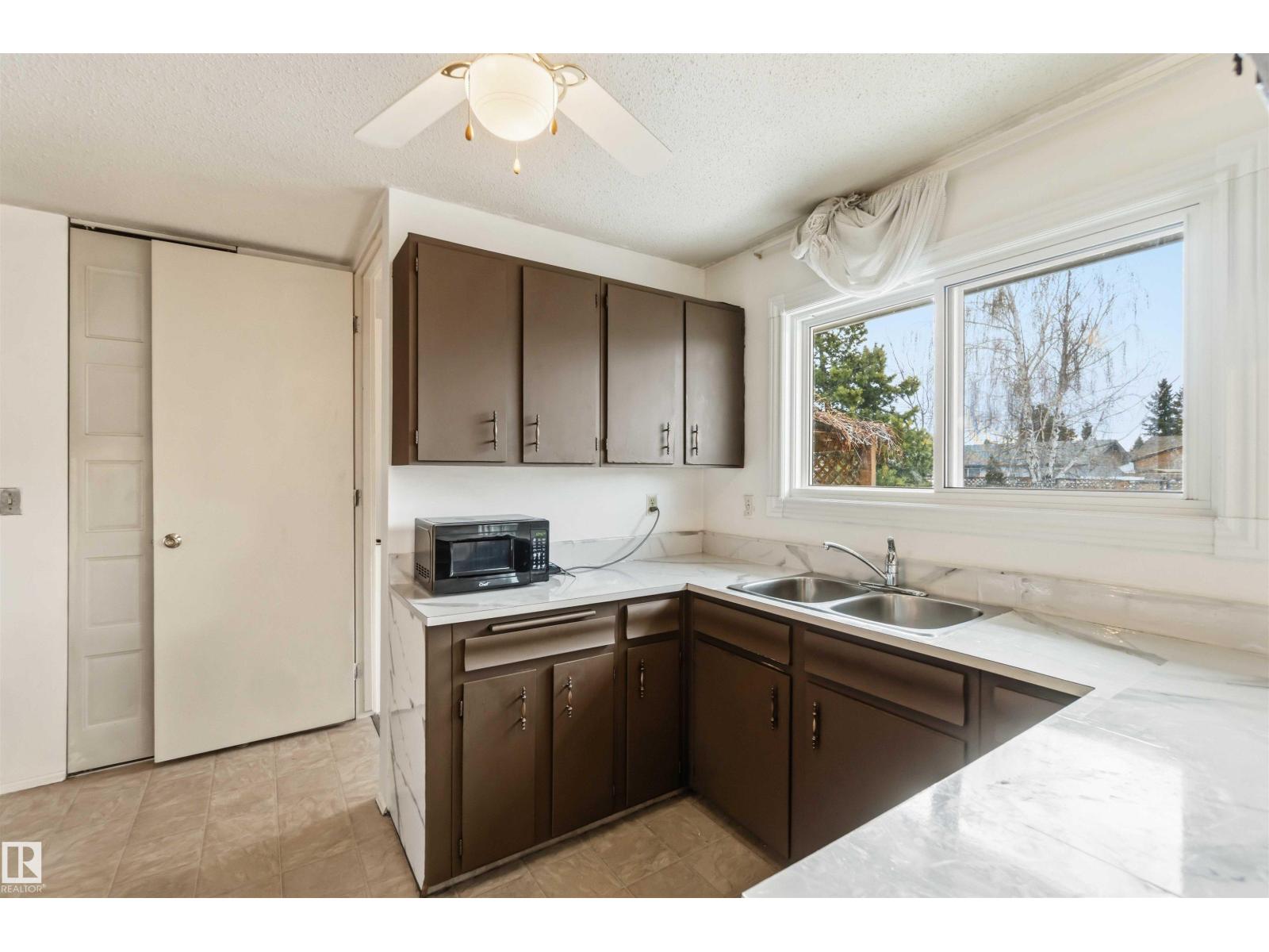 12223 157 Av Nw, Edmonton, Alberta  T5X 2X7 - Photo 24 - E4477629