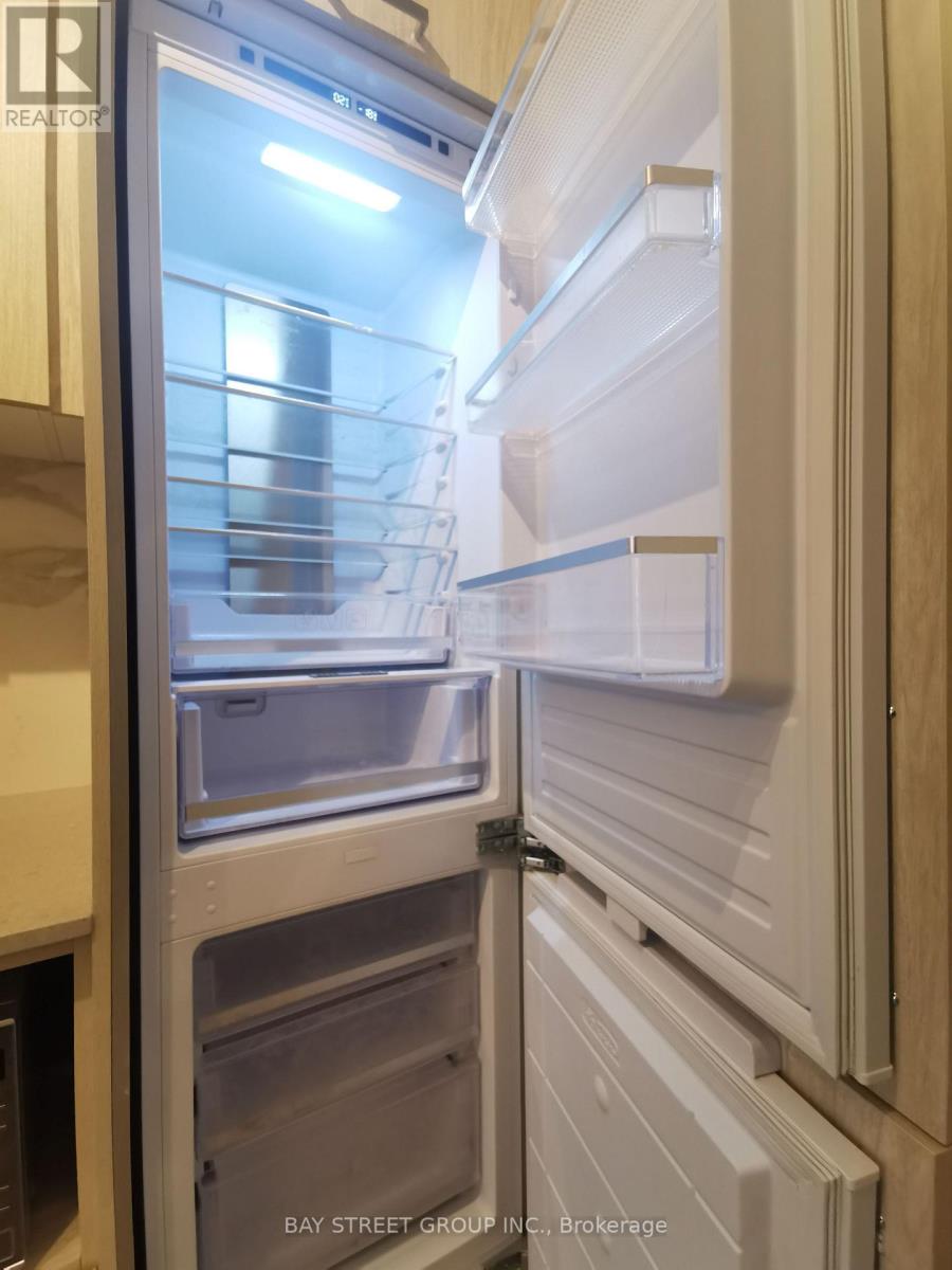 701 - 10 Honeycrisp Crescent, Vaughan, Ontario  L4K 0M7 - Photo 10 - N12885378