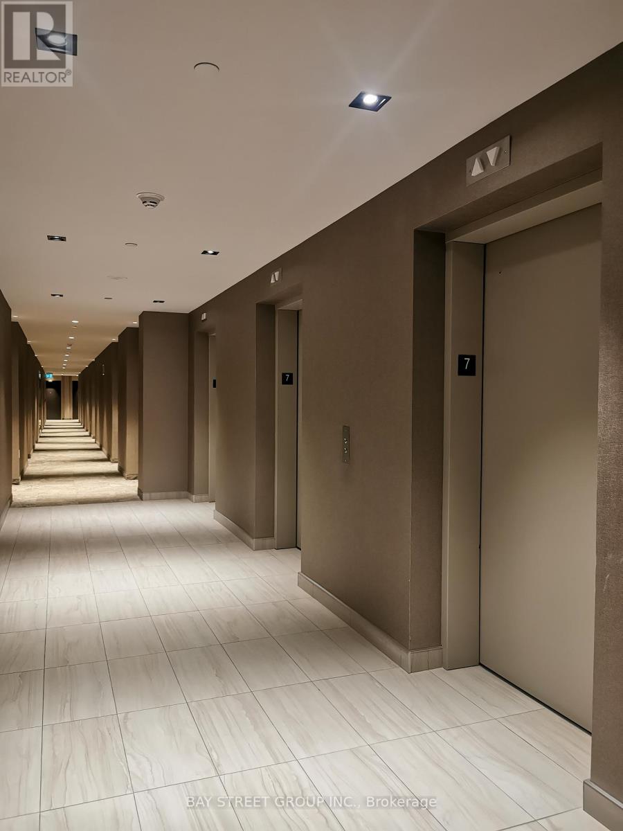 701 - 10 Honeycrisp Crescent, Vaughan, Ontario  L4K 0M7 - Photo 5 - N12885378