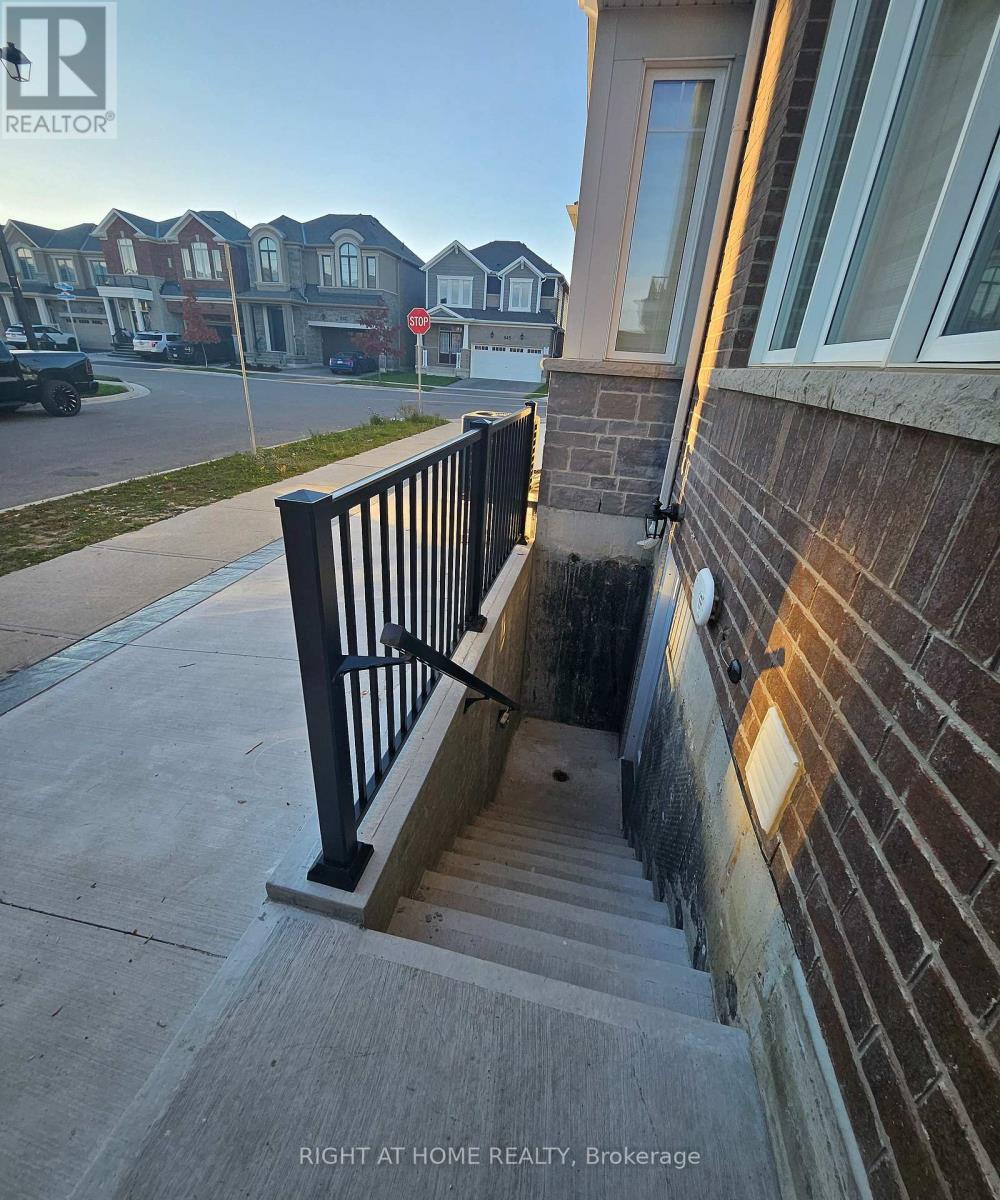 Lower - 852 Aspen Terrace, Milton, Ontario  L9E 1S2 - Photo 3 - W12885382