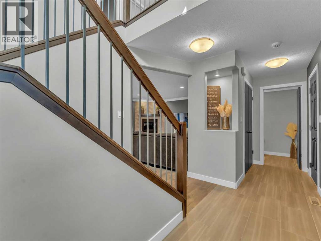 391 Sterling Crescent Se, Medicine Hat, Alberta  T1B 0N6 - Photo 3 - A2291970