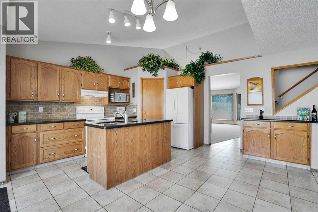 131 Hawkmount Green Nw, Calgary, Alberta  T3G 3T8 - Photo 5 - A2293540