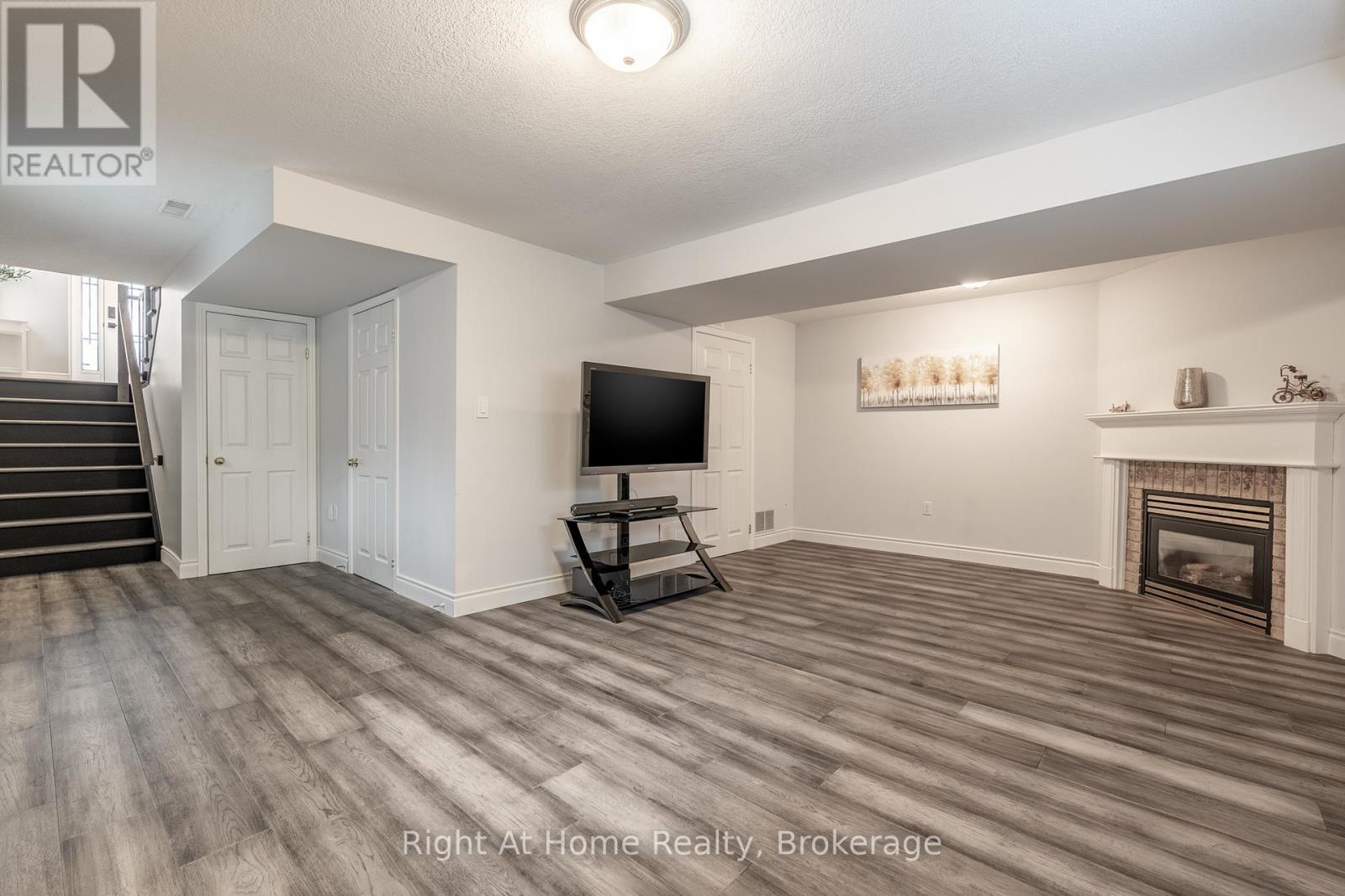 198 Gatestone Drive, Hamilton, Ontario  L8J 3V4 - Photo 37 - X12885404