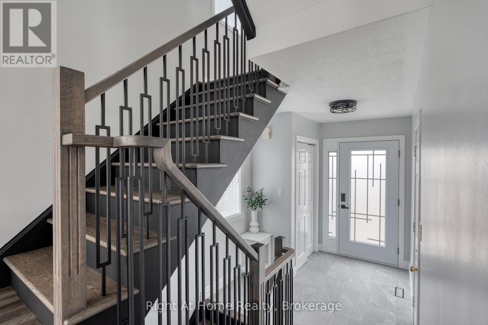 198 Gatestone Drive, Hamilton, Ontario  L8J 3V4 - Photo 5 - X12885404