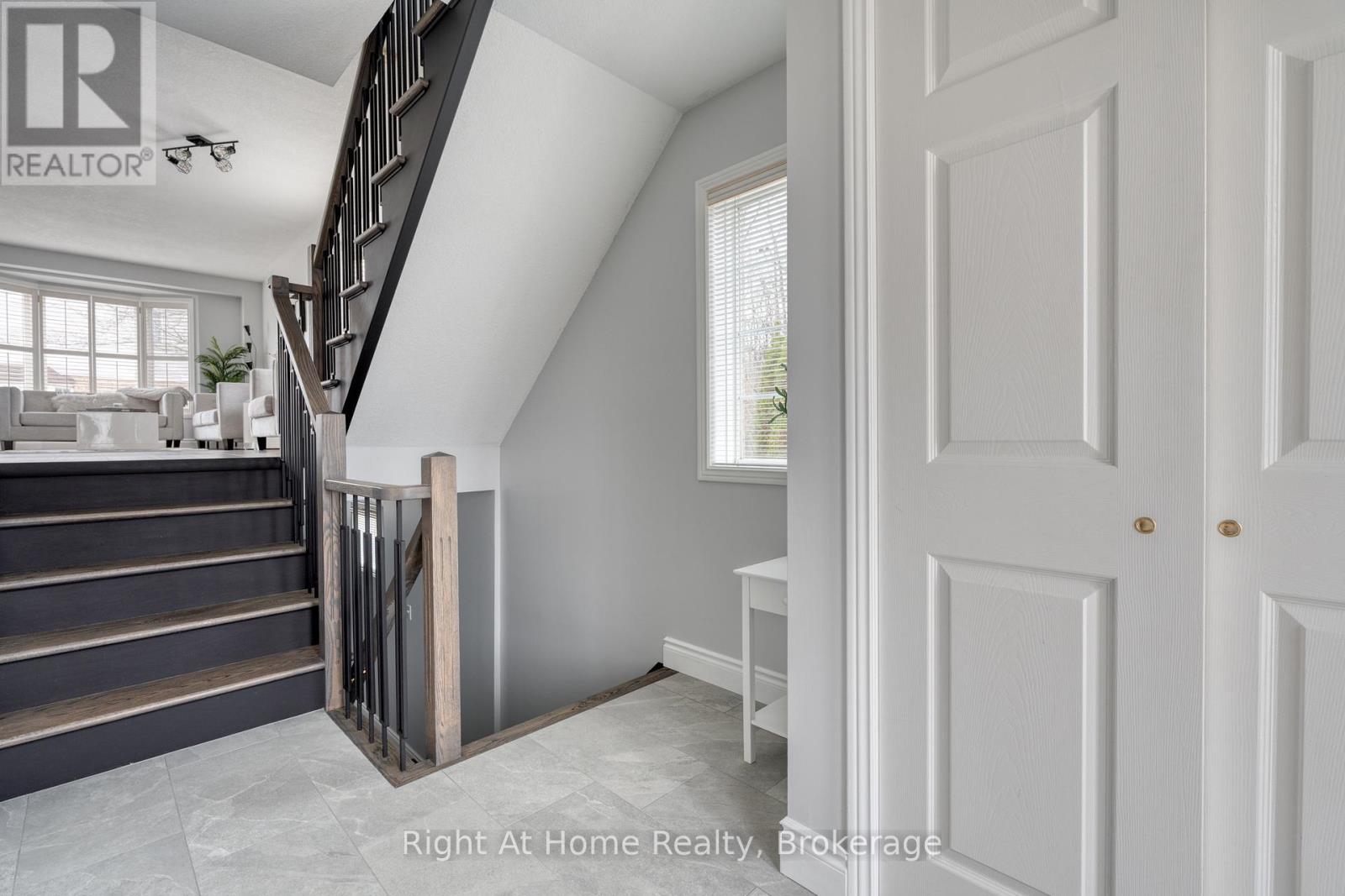 198 Gatestone Drive, Hamilton, Ontario  L8J 3V4 - Photo 6 - X12885404