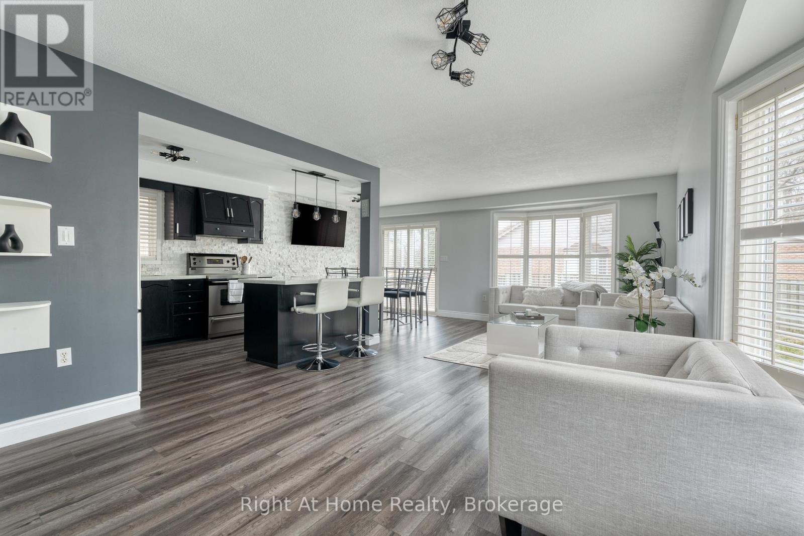 198 Gatestone Drive, Hamilton, Ontario  L8J 3V4 - Photo 7 - X12885404