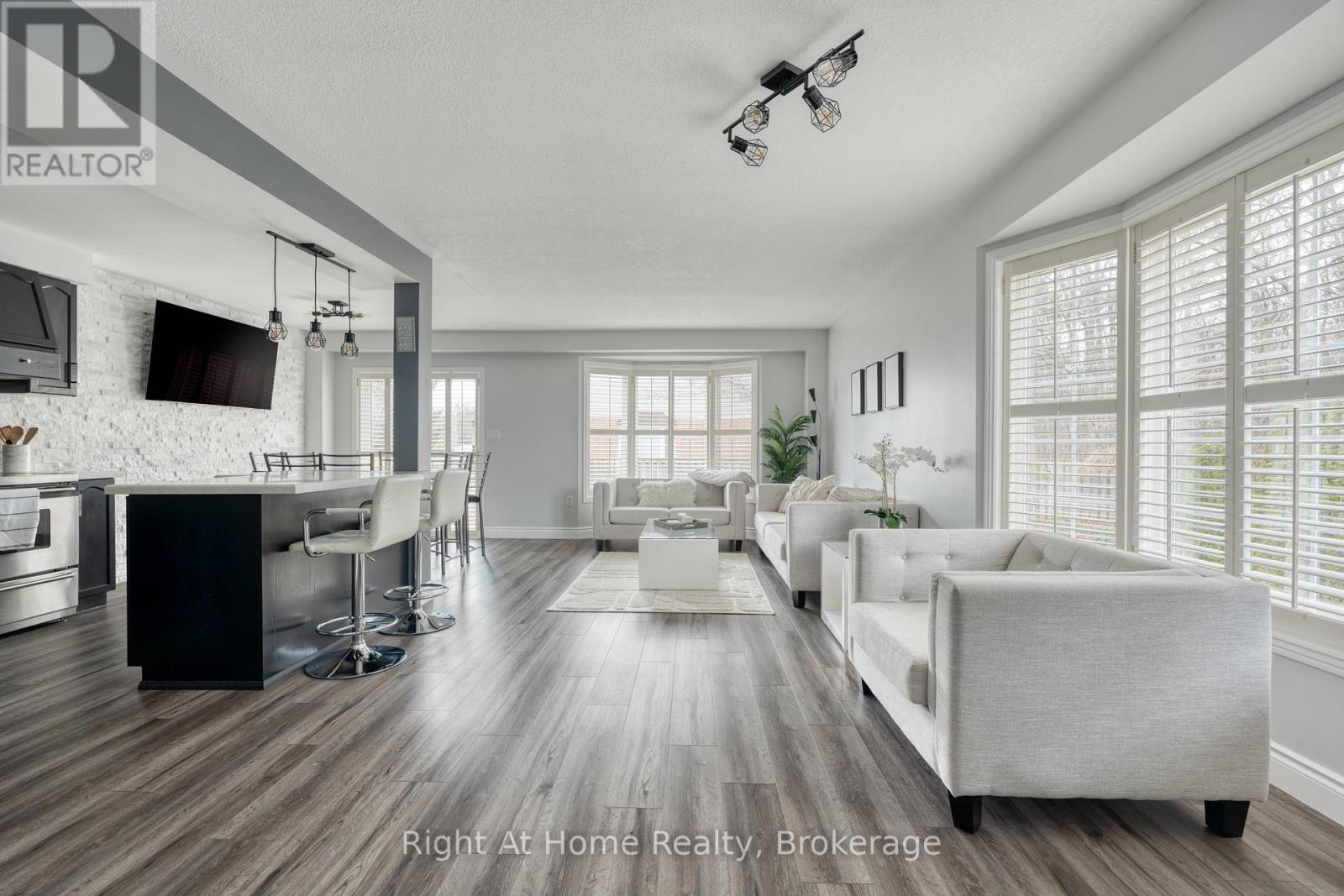 198 Gatestone Drive, Hamilton, Ontario  L8J 3V4 - Photo 8 - X12885404