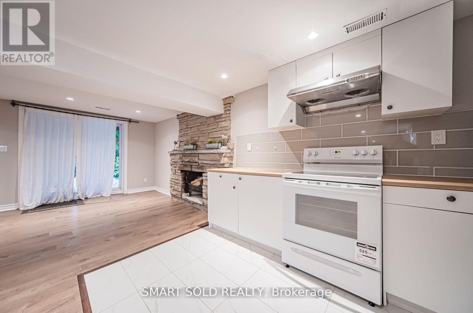 120 Abbeywood Trail, Toronto, Ontario  M3B 3B5 - Photo 22 - C12885402