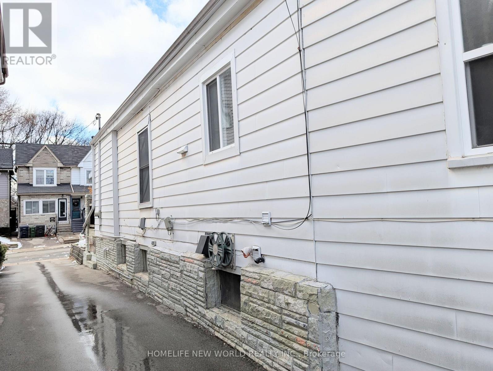 67 Condor Avenue, Toronto, Ontario  M4J 3M7 - Photo 3 - E12885394