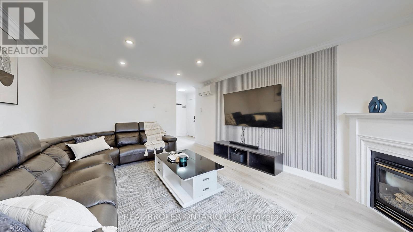 26 - 909 KING STREET W, Oshawa, Ontario