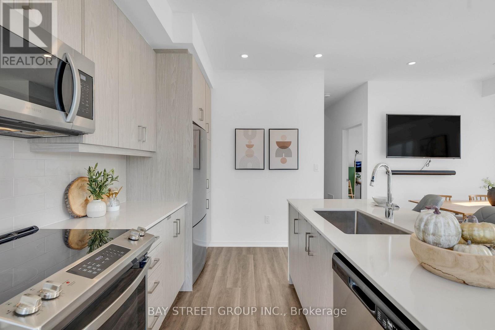 268 - 150 Honeycrisp Crescent, Vaughan, Ontario  L4K 0N1 - Photo 8 - N12885406