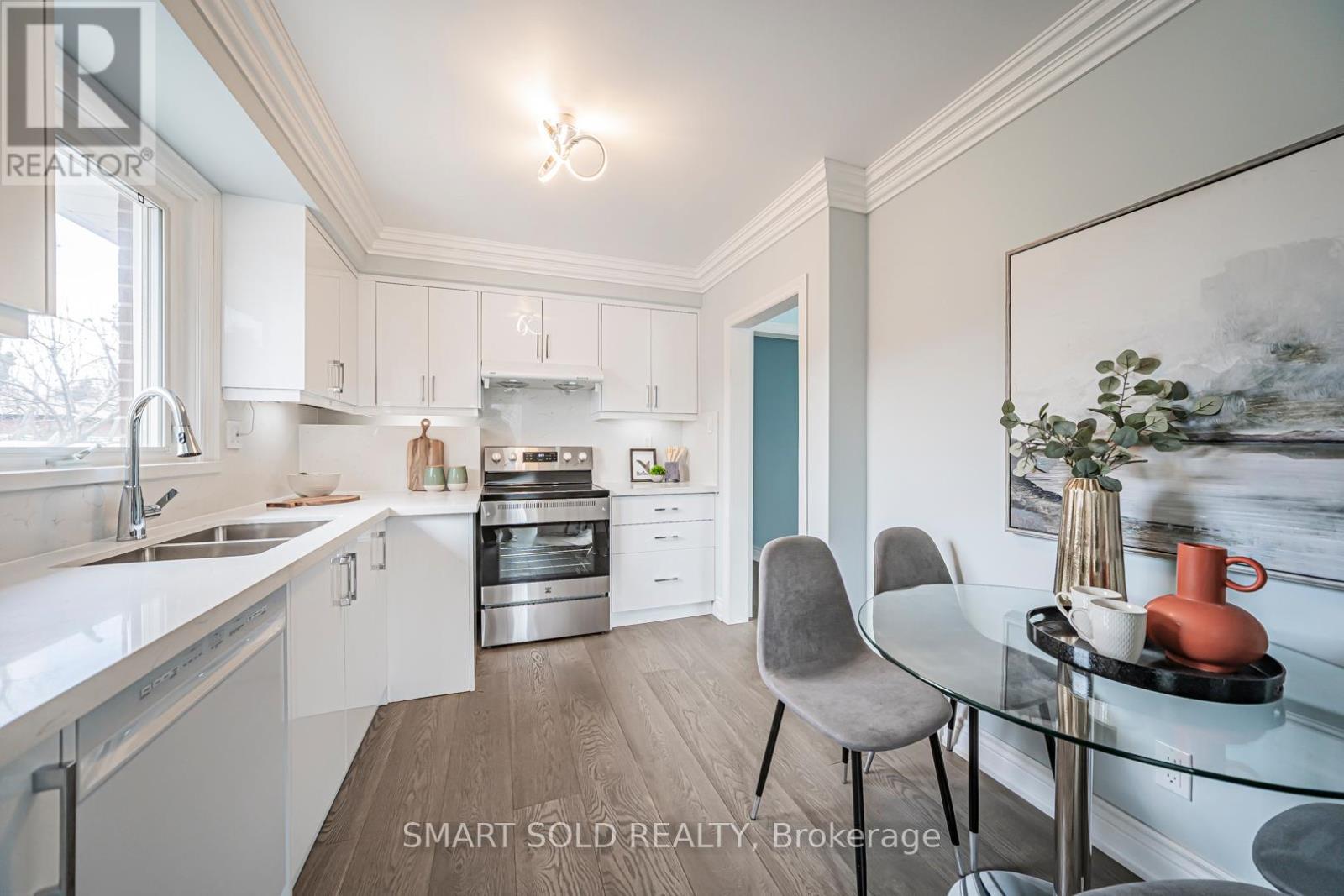 995 Garrard Avenue, Mississauga, Ontario  L5E 1L4 - Photo 19 - W12885392