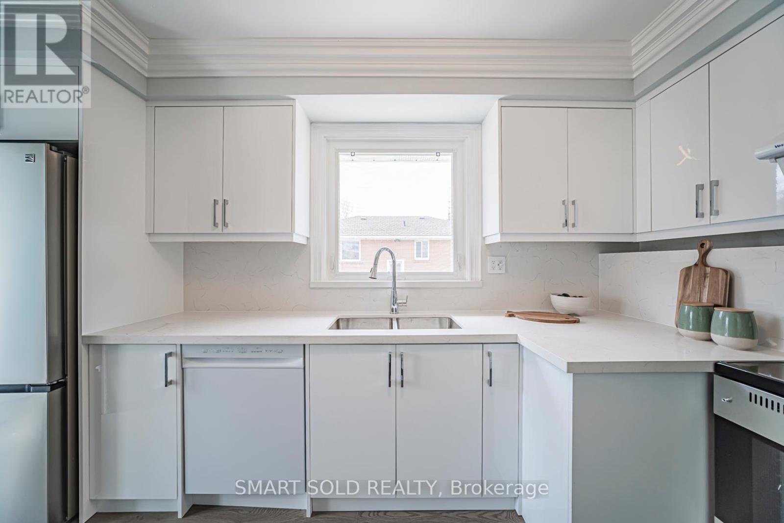 995 Garrard Avenue, Mississauga, Ontario  L5E 1L4 - Photo 21 - W12885392