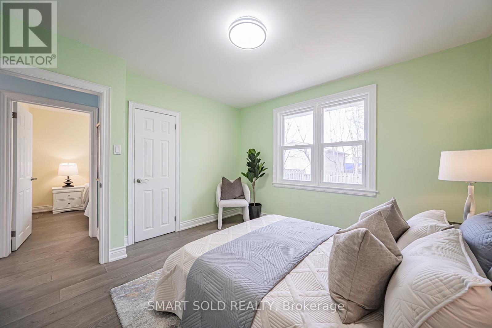 995 Garrard Avenue, Mississauga, Ontario  L5E 1L4 - Photo 32 - W12885392