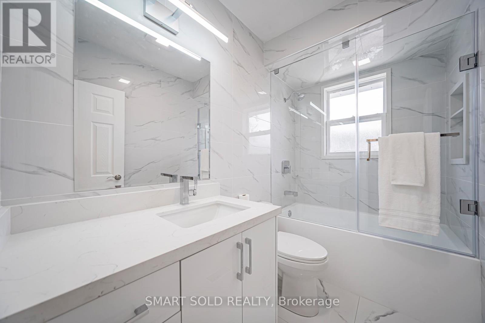 995 Garrard Avenue, Mississauga, Ontario  L5E 1L4 - Photo 36 - W12885392